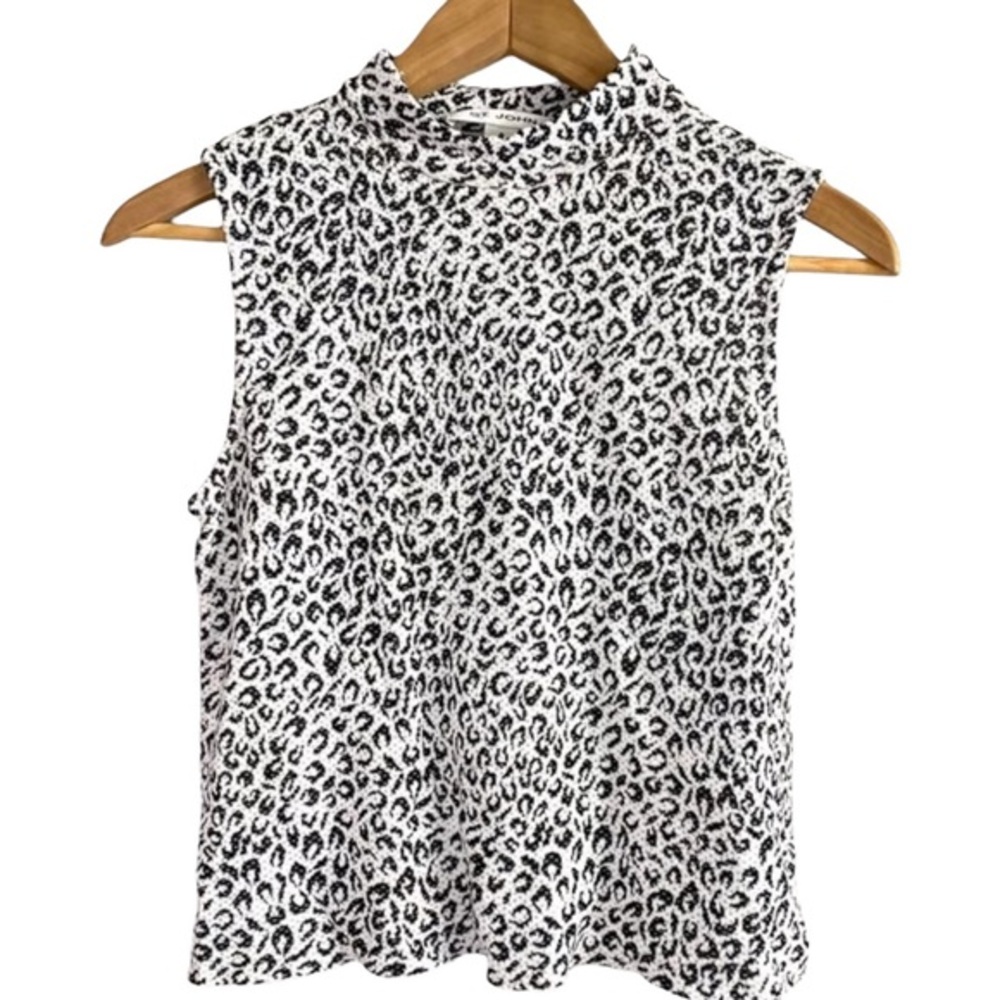 St. John Women’s L Mock Neck Sleeveless‎ Shell Top White Snow Leopard Cheetah